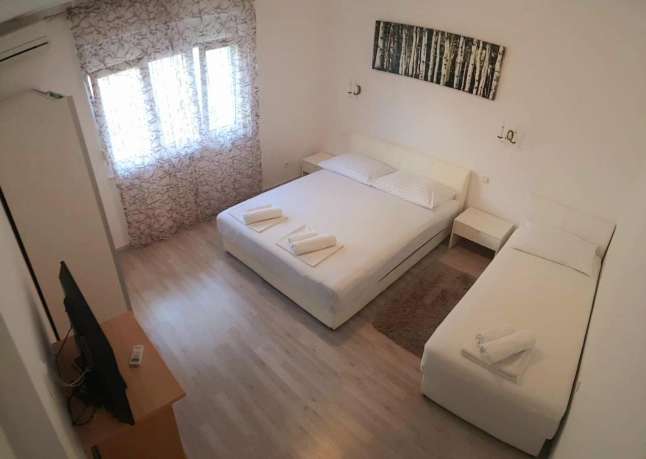 Apartmani Jureta Okrug Gornji Exterior photo