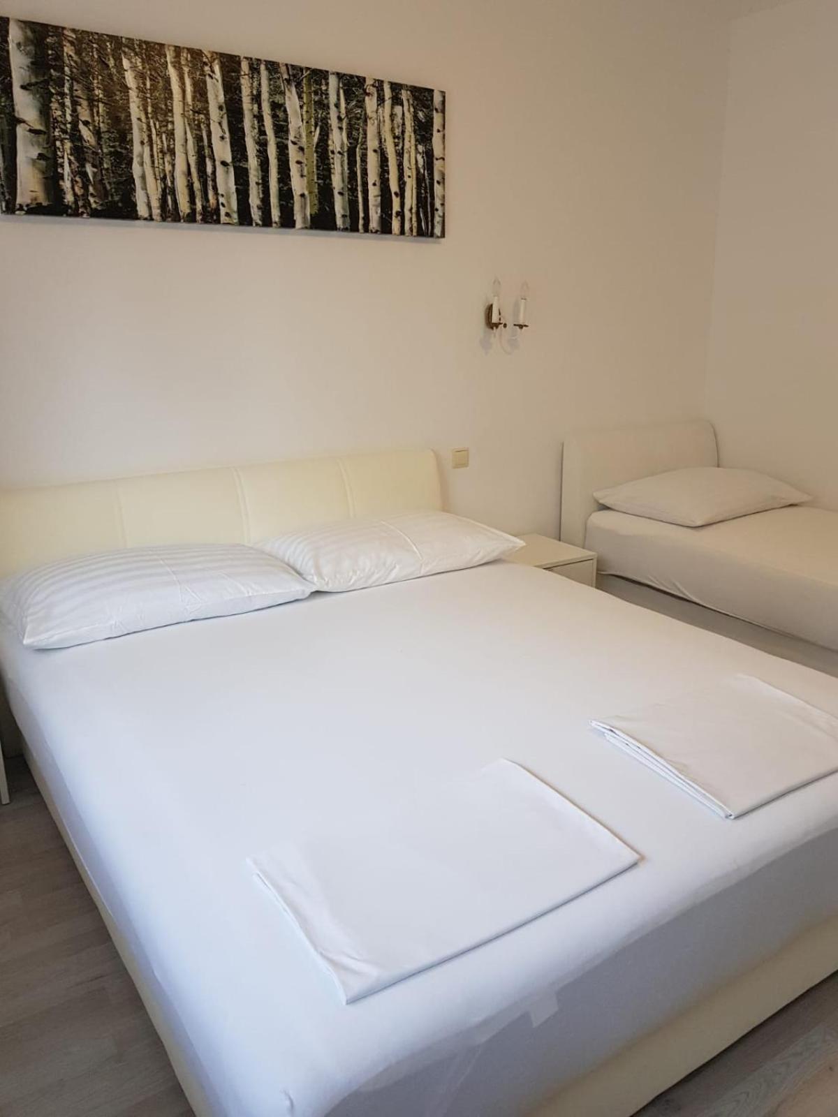 Apartmani Jureta Okrug Gornji Exterior photo