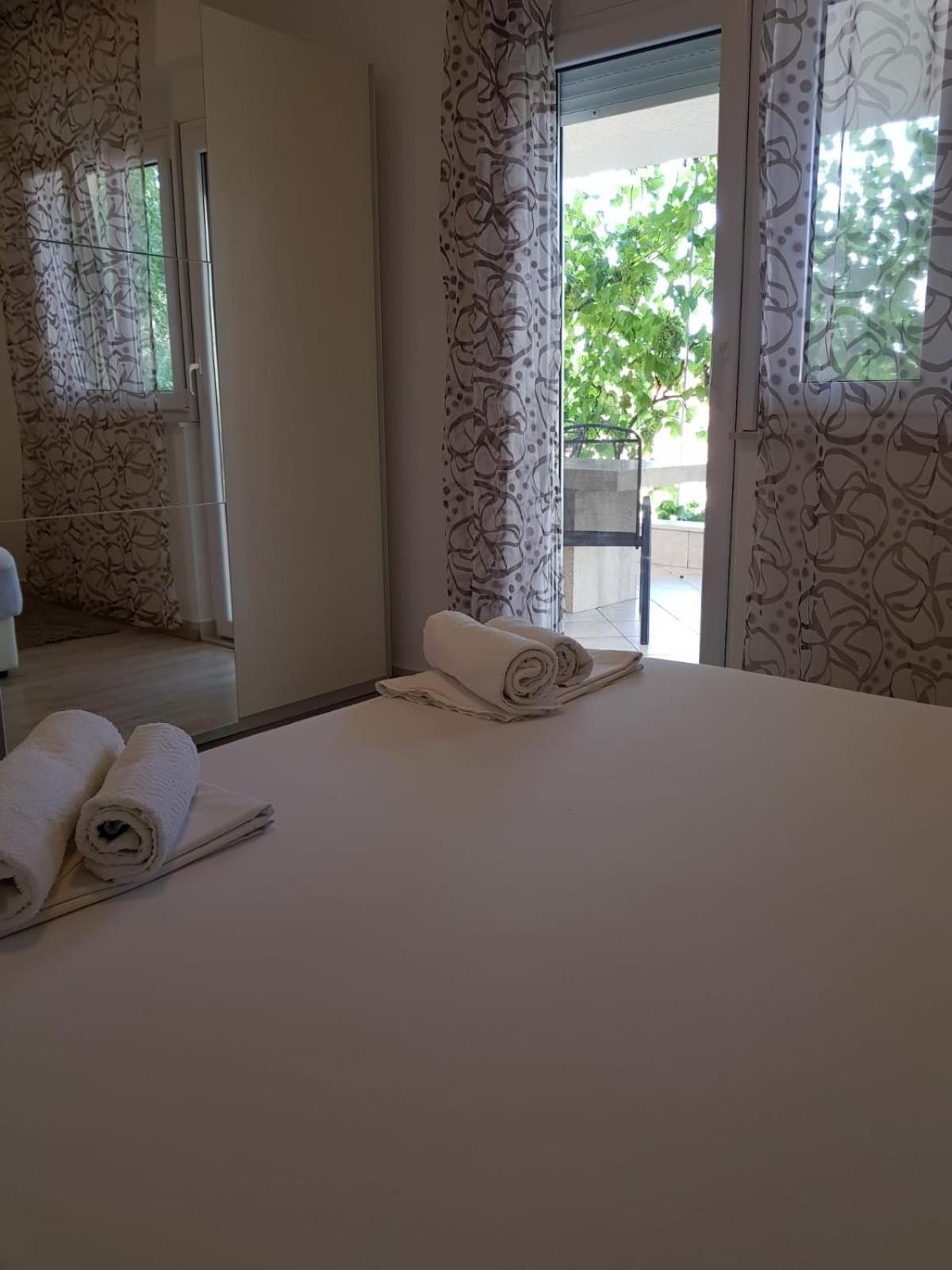 Apartmani Jureta Okrug Gornji Exterior photo