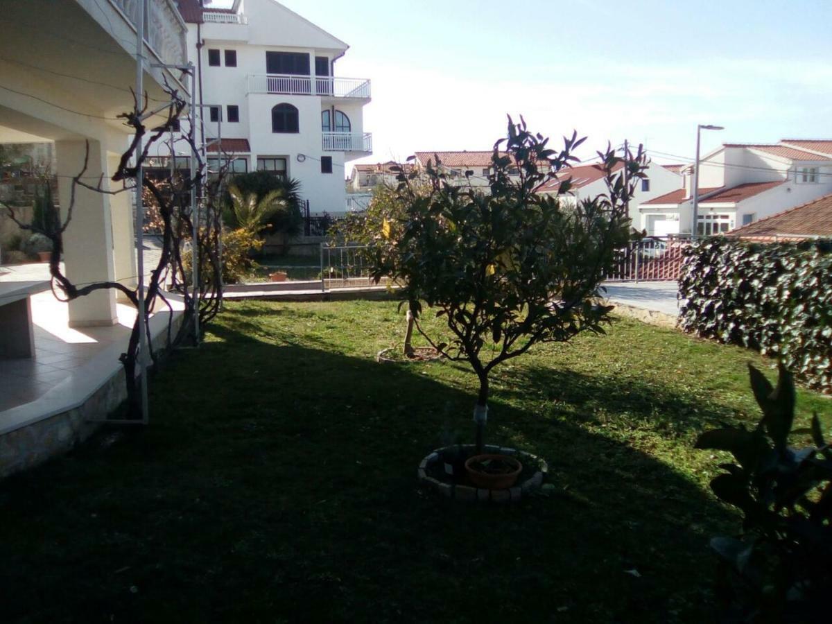 Apartmani Jureta Okrug Gornji Exterior photo