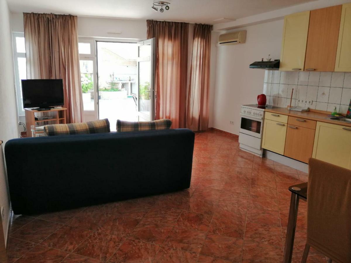 Apartmani Jureta Okrug Gornji Exterior photo